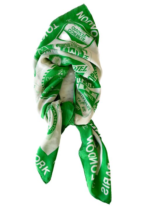 CHANEL Foulard en soie