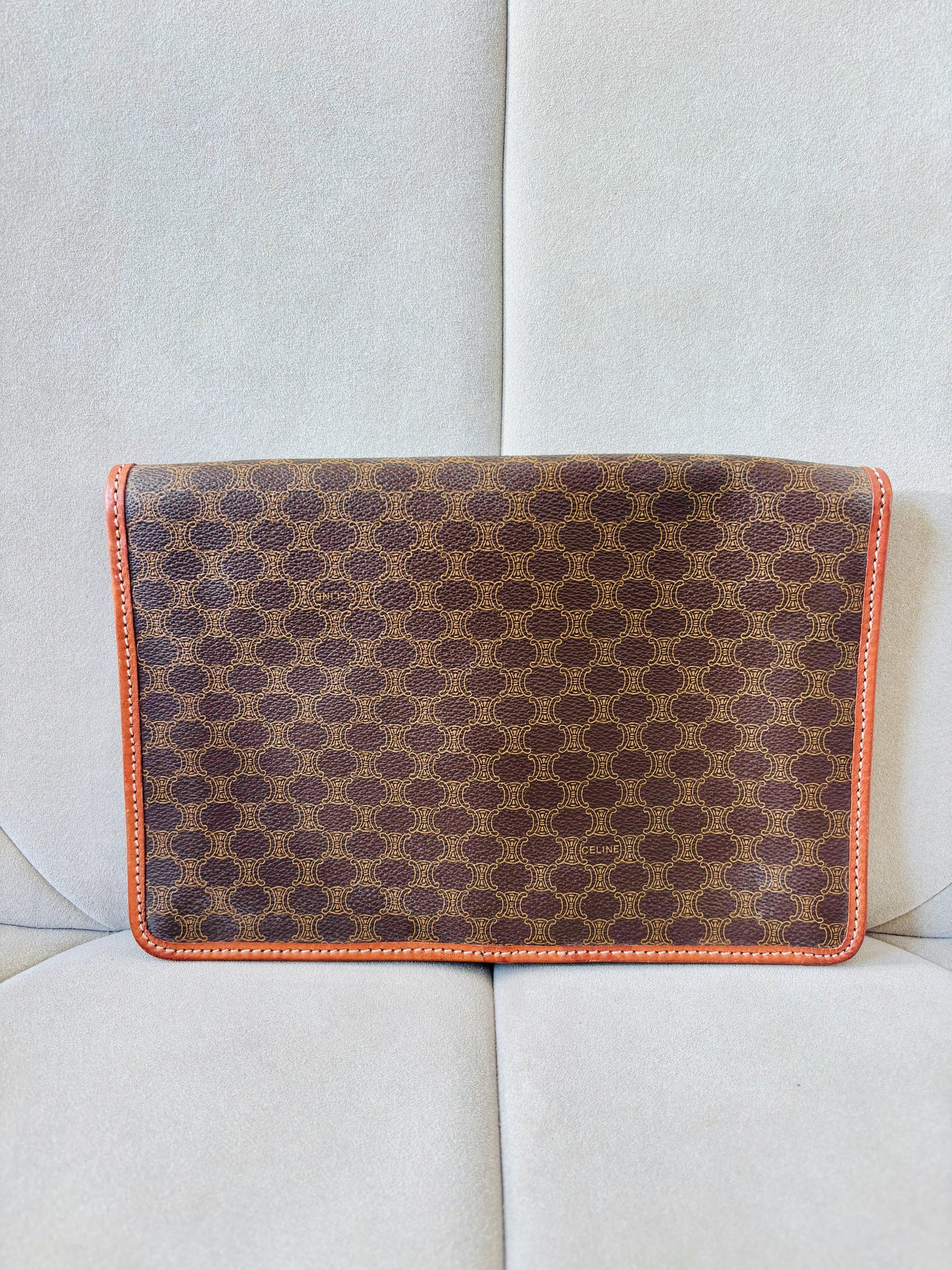 CÉLINE Pochette Triomphe