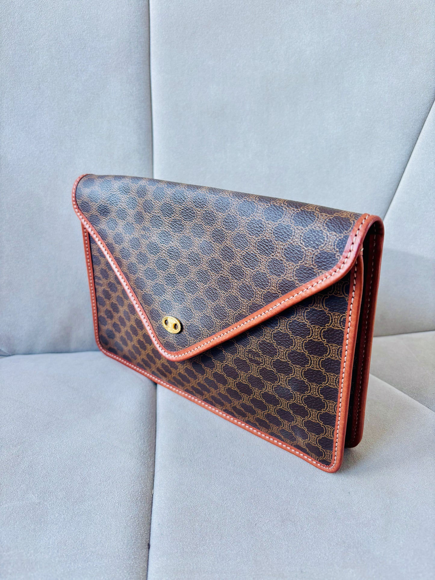 CÉLINE Pochette Triomphe