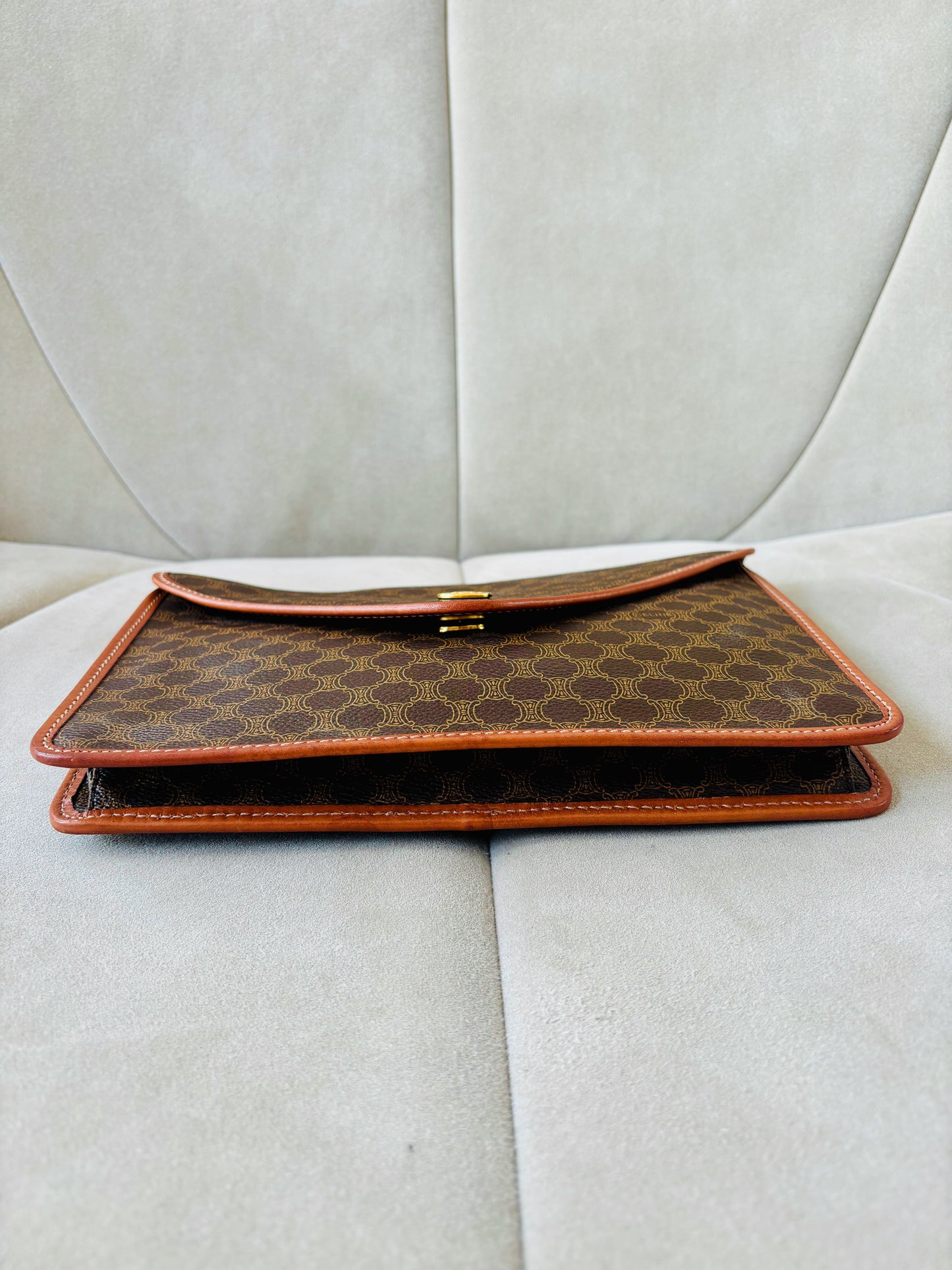 CÉLINE Pochette Triomphe