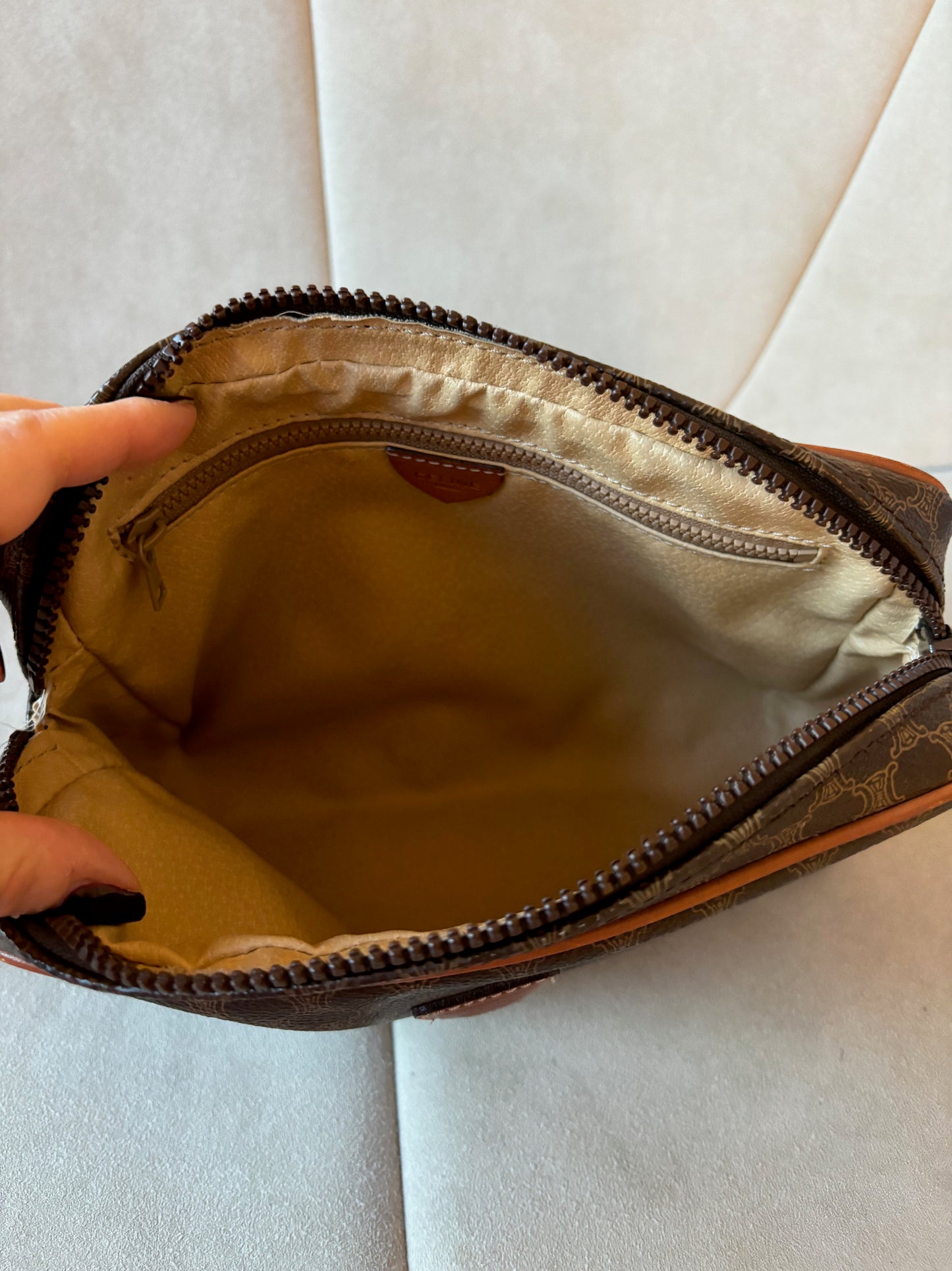 CÉLINE Pochette Triomphe