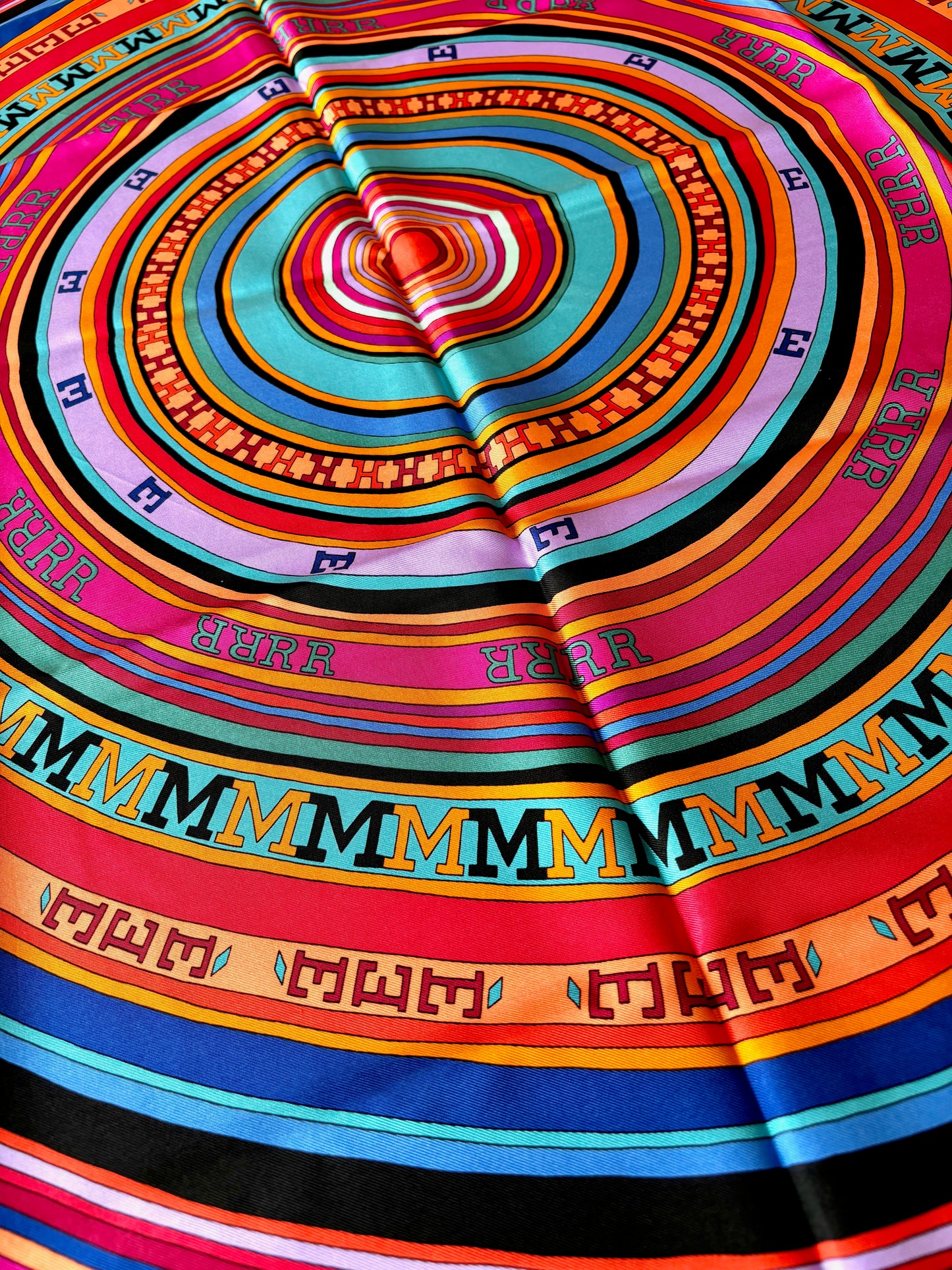 HERMÈS Foulard carré Tohu Bohu
