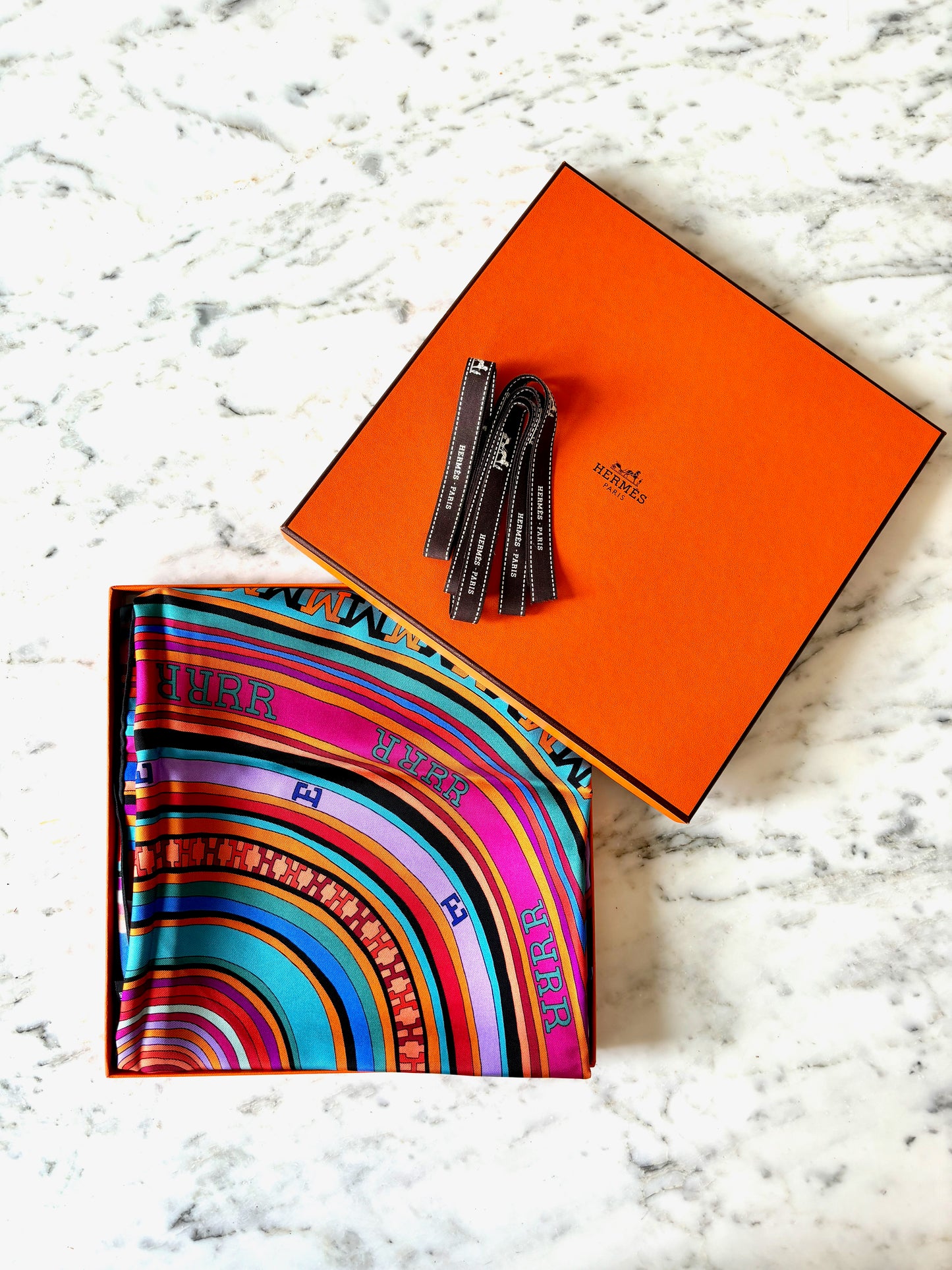 HERMÈS Foulard carré Tohu Bohu